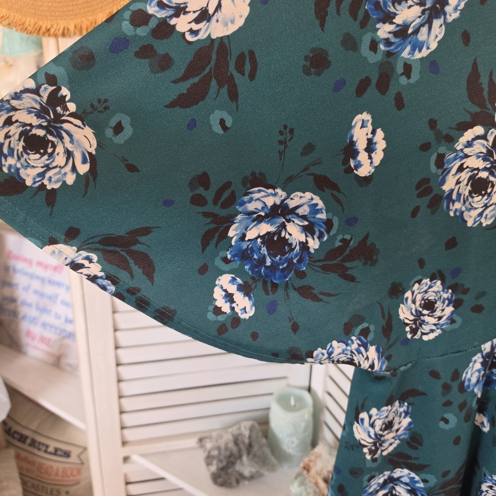 Bohoo Green Floral Cottagecore Vneck Dress Size 12 - Picture 4 of 7